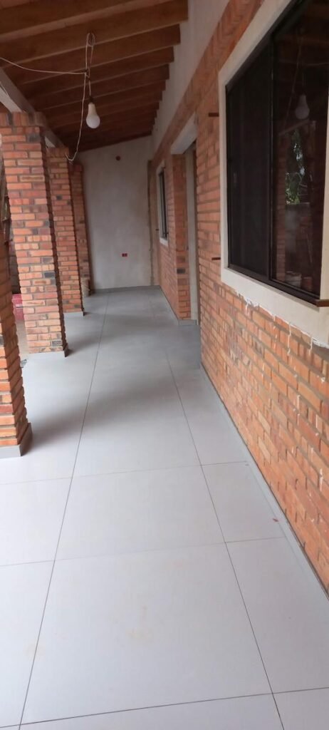 Vista del frente de construcción de departamentos en Caaguazú