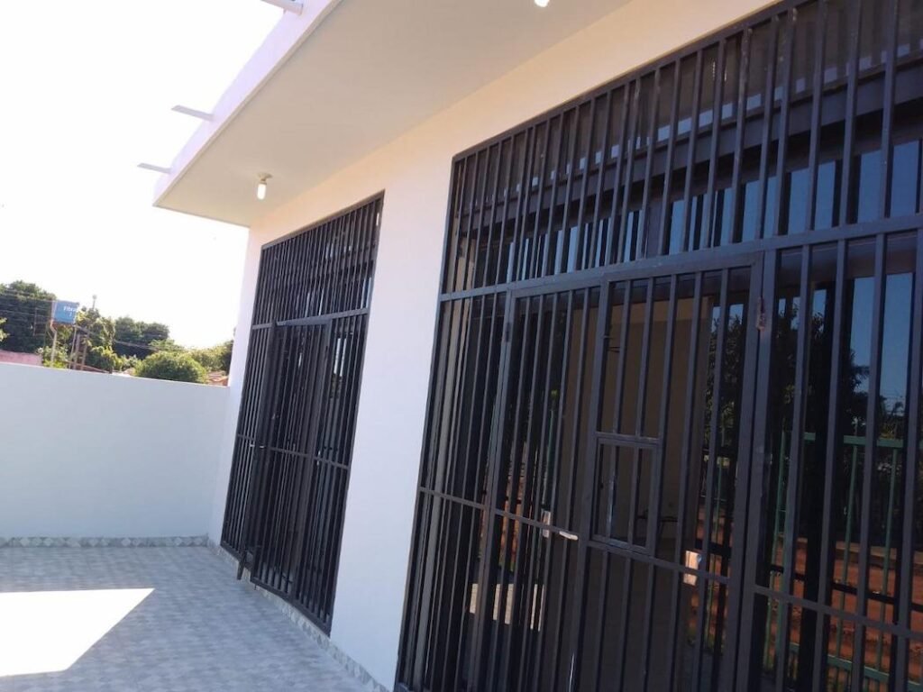 Construccion terminada frente local en Caaguazu Construcción local en Caaguazú terminado