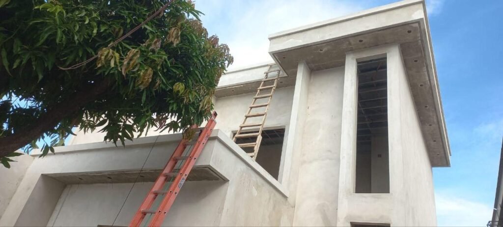 Vista de proceso de construcción de dúplex en Caaguazú