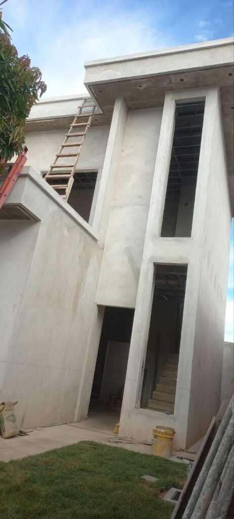 Frente proceso de construcción de dúplex en Caaguazú