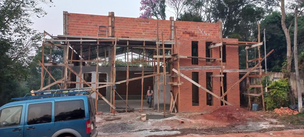 Construccion de iglesia en Asuncion - Paraguay Vista frente construcción de local comercial en Asunción