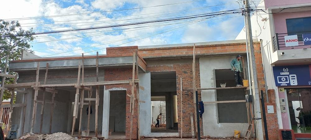 Estructura de construcción de casa en Caaguazú