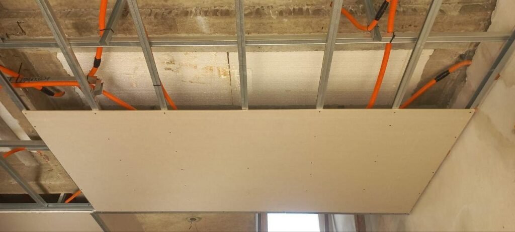 Vista de trabajos previos a colocación de durlock en Caaguazú