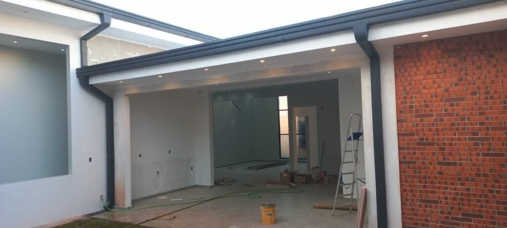 Vista interior de casa en construcción en Caaguazú